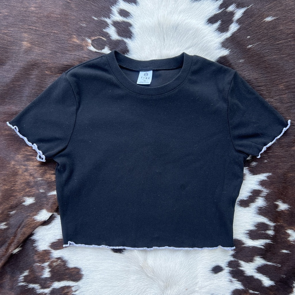 Zine black and white frilly ruffle trim short sleeve crop top